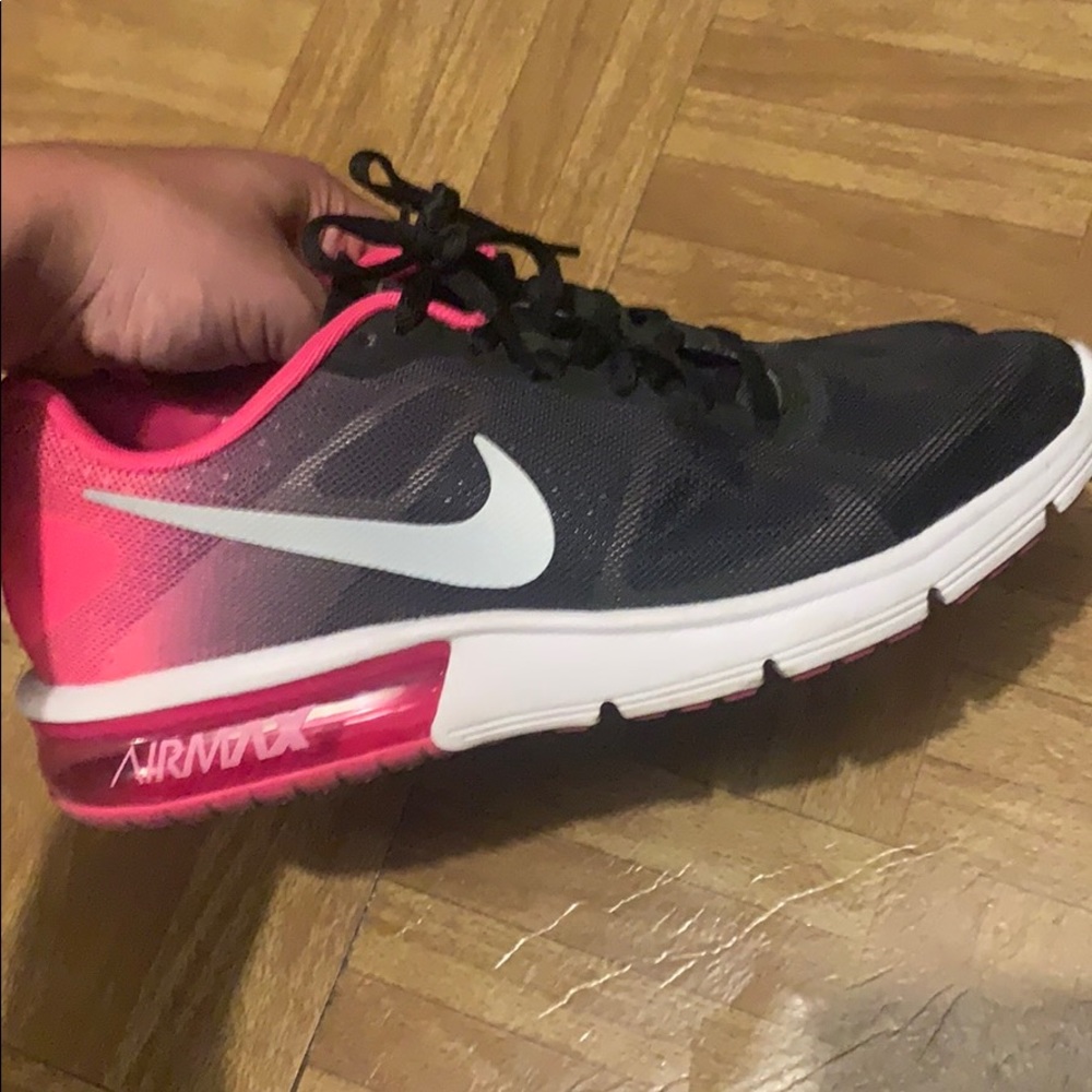 Nike AirMax Sneakers